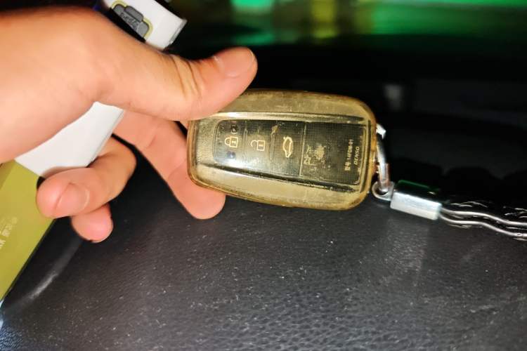 Used Toyota Avalon 2019 2.0L Luxury Edition China VI Standard Vehicle Key