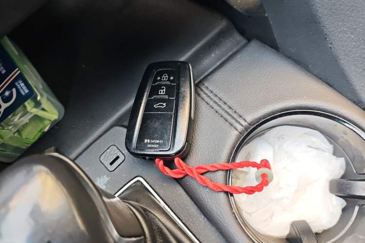 Used Toyota Avalon 2019 2.0L XLE Premium Edition China VI Vehicle Key