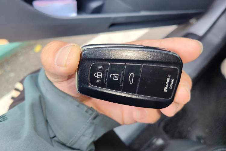 Used Toyota Avalon 2019 2.0L Luxury Edition China VI Standard Vehicle Key
