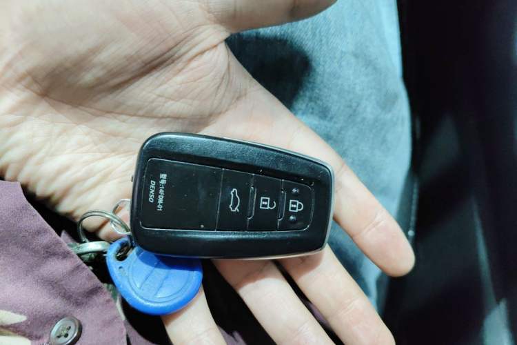 Used Toyota Avalon 2019 2.0L XLE Premium Edition China VI Vehicle Key