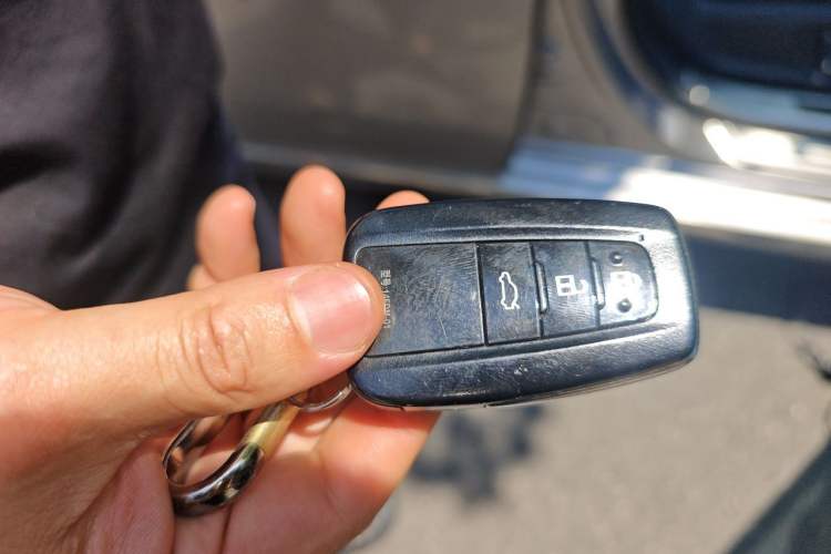 Used Toyota Avalon 2019 2.0L Luxury Edition China VI Standard Vehicle Key