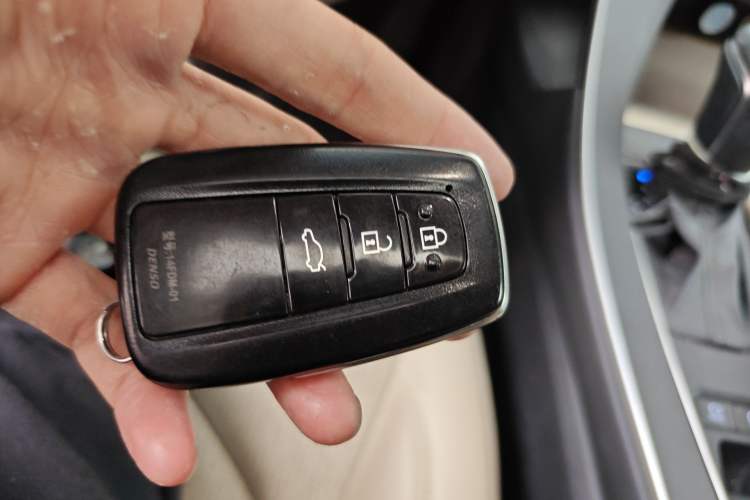 Used Toyota Avalon 2019 2.0L Luxury Edition China VI Standard Vehicle Key