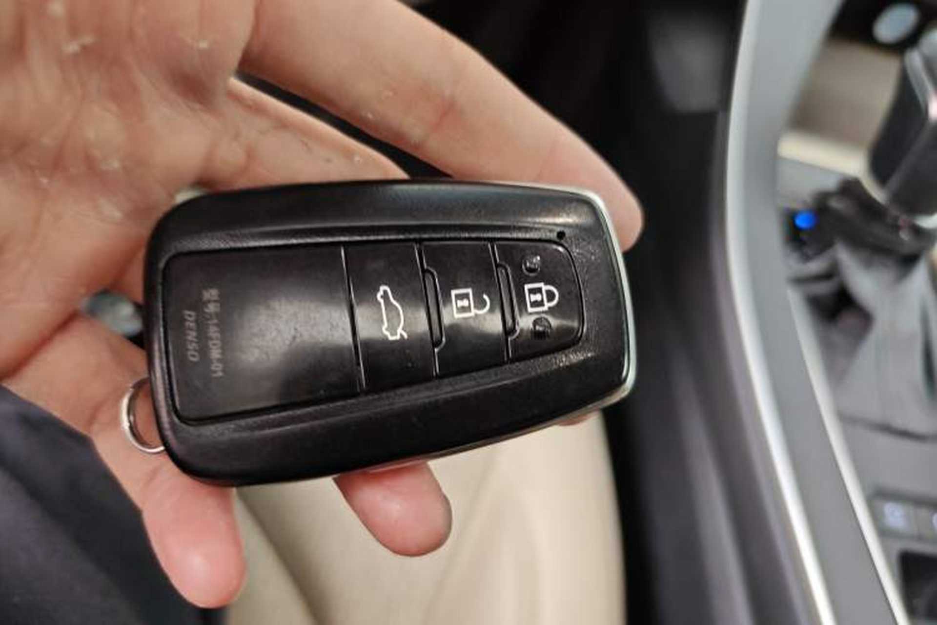 Used Toyota Avalon 2019 2.0L Luxury Edition China VI Standard Vehicle Key