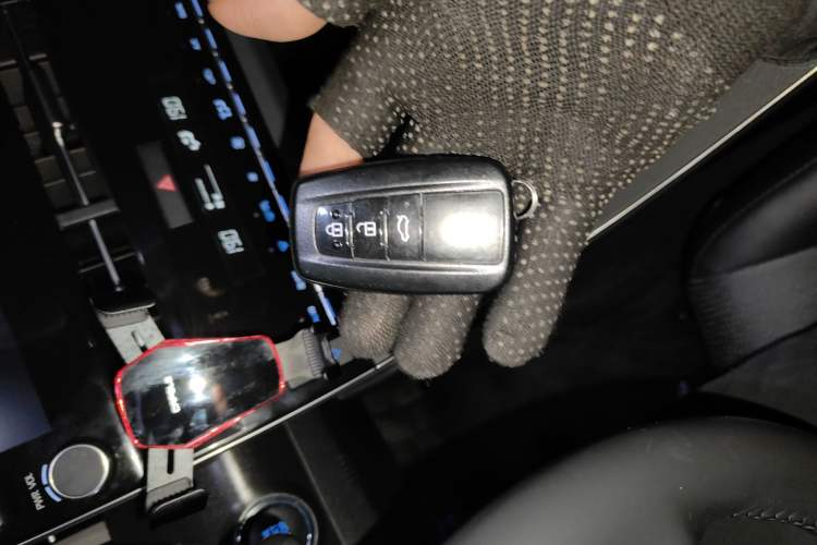 Used Toyota Avalon 2019 2.0L Luxury Edition China VI Standard Vehicle Key