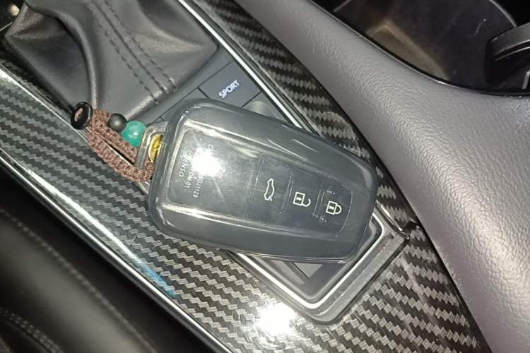 Used Toyota Avalon 2019 Dual-Engine 2.5L Luxury Edition China VI Standard Vehicle Key