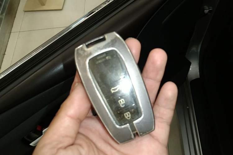 Used Toyota Avalon 2019 2.0L Luxury Edition China VI Standard Vehicle Key