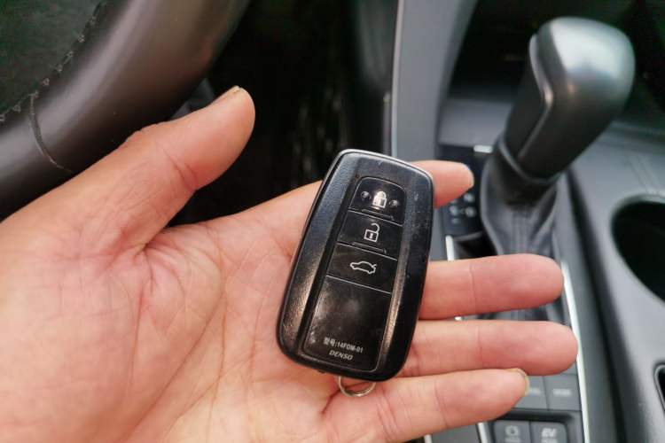 Used Toyota Avalon 2019 Dual-Engine 2.5L Luxury Edition China VI Standard Vehicle Key