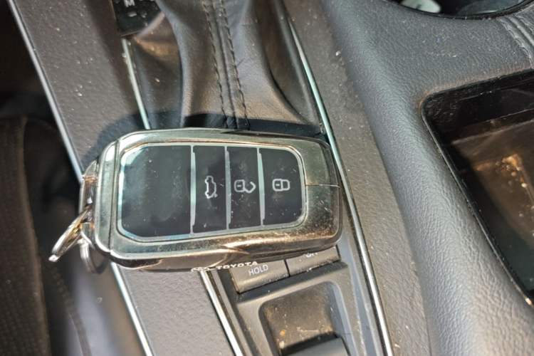 Used Toyota Avalon 2019 2.0L XLE Premium Edition China VI Vehicle Key