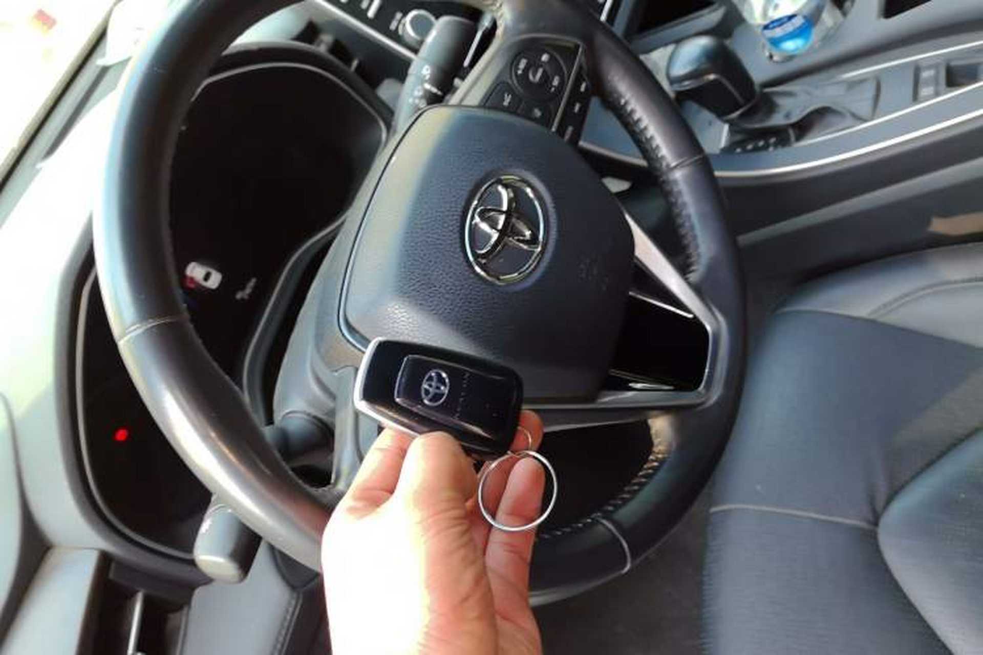 Used Toyota Avalon 2019 2.0L XLE Premium Edition China VI Vehicle Key