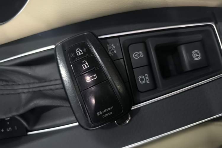 Used Toyota Avalon 2019 2.5L Touring Premium Version China VI Standard Vehicle Key