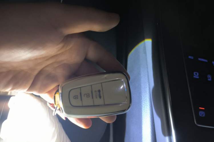 Used Toyota Avalon 2019 2.5L Ambition Version China VI Standard Vehicle Key