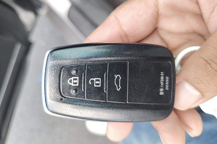 Used Toyota Avalon 2019 Dual-Engine 2.5L Luxury Edition China VI Standard Vehicle Key