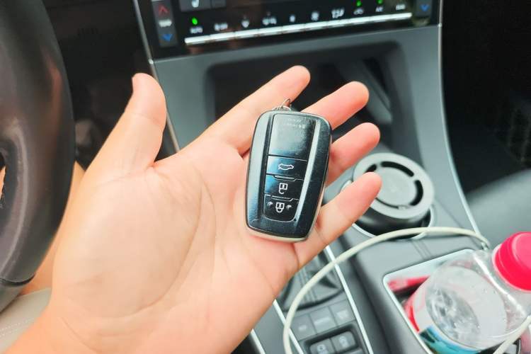 Used Toyota Avalon 2019 2.5L Touring Premium Version China VI Standard Vehicle Key
