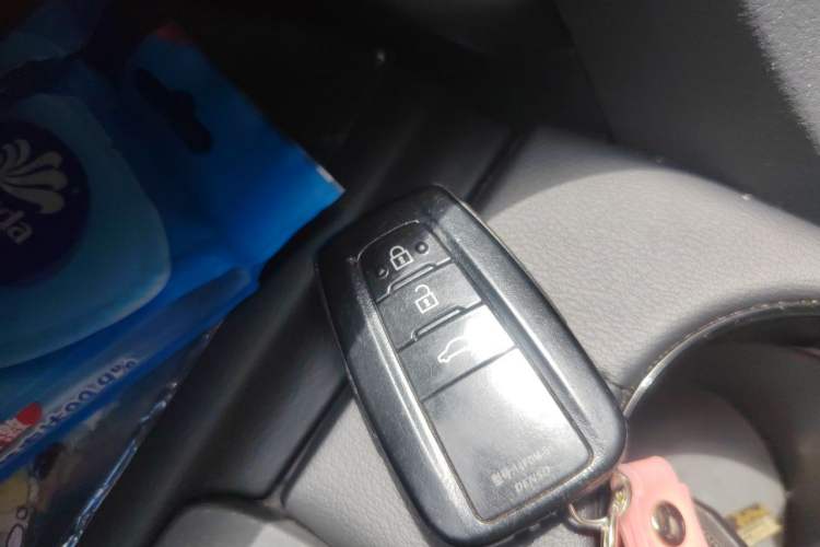Used Toyota Avalon 2019 2.0L XLE Premium Edition China VI Vehicle Key