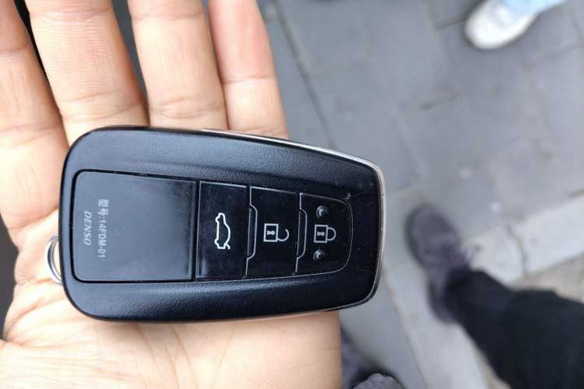 Used Toyota Avalon 2019 2.0L XLE Premium Edition China VI Vehicle Key