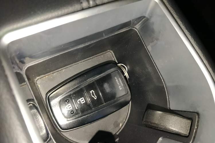 Used Toyota Avalon 2019 Dual-Engine 2.5L XLE Prestige Version China V Standard Vehicle Key