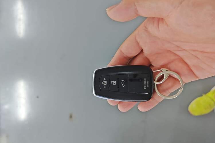 Used Toyota Avalon 2019 2.0L Luxury Edition China VI Standard Vehicle Key