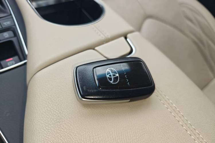Used Toyota Avalon 2019 2.5L Touring Premium Version China VI Standard Vehicle Key