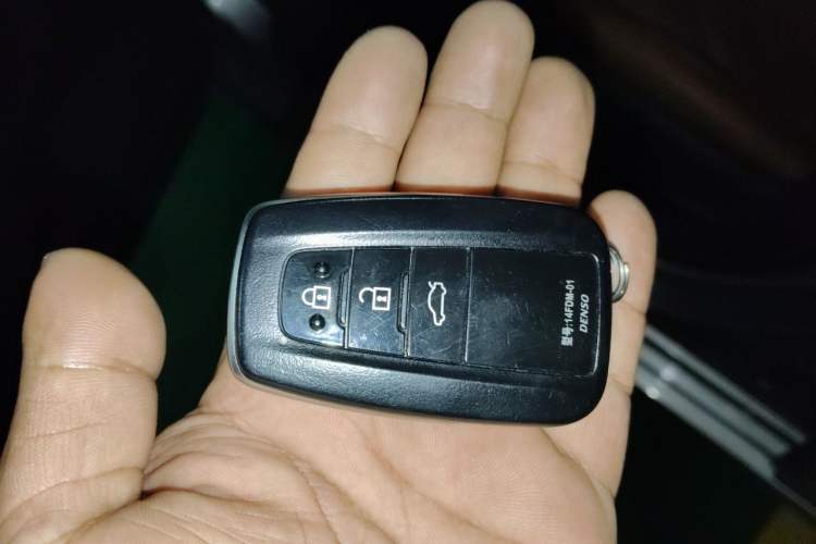 Used Toyota Avalon 2019 Dual-Engine 2.5L Limited Flagship Edition China V Standard Vehicle Key