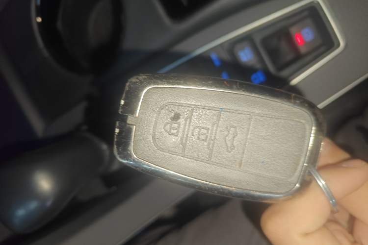 Used Toyota Avalon 2019 Dual-Engine 2.5L Luxury Edition China VI Standard Vehicle Key