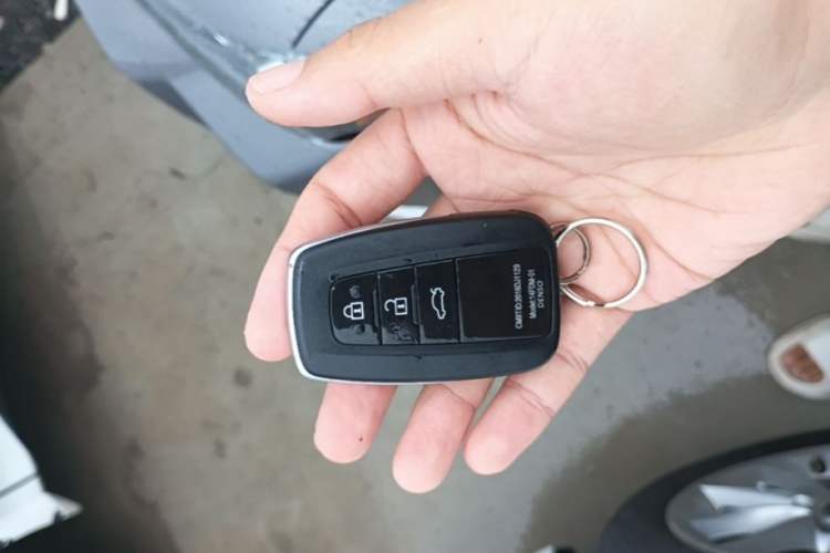 Used Toyota Avalon 2019 Dual-Engine 2.5L Luxury Edition China VI Standard Vehicle Key