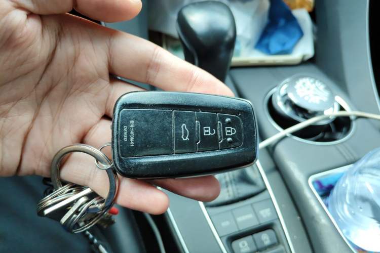 Used Toyota Avalon 2019 2.5L Touring Premium Version China VI Standard Vehicle Key