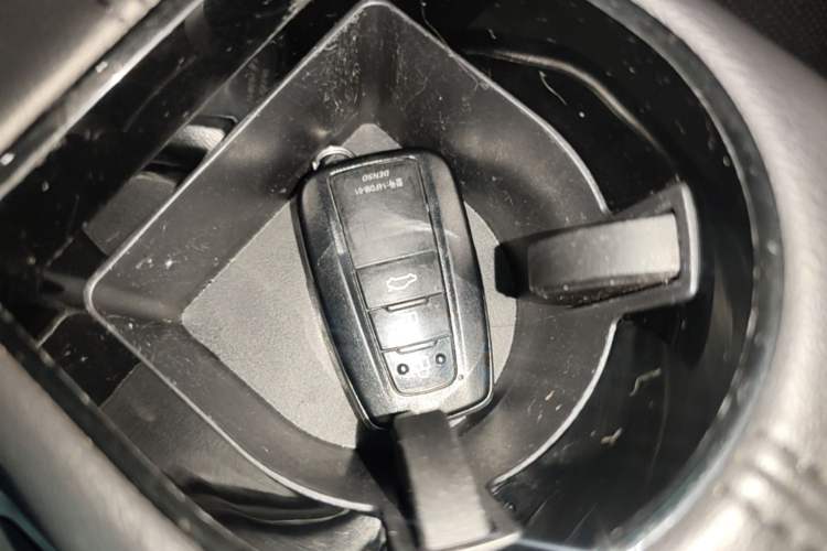 Used Toyota Avalon 2019 2.0L Luxury Edition China VI Standard Vehicle Key