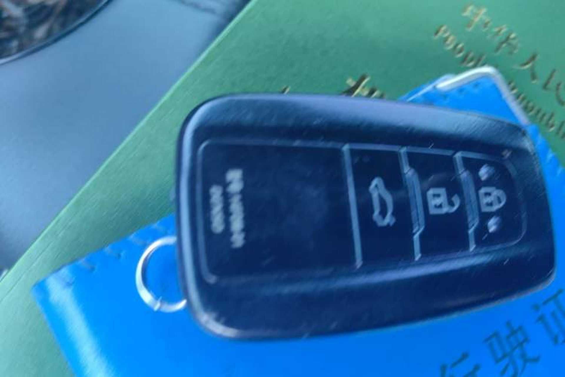 Used Toyota Avalon 2019 2.0L XLE Premium Edition China VI Vehicle Key
