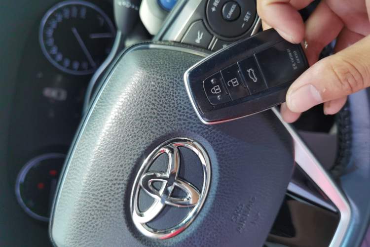 Used Toyota Avalon 2019 Dual-Engine 2.5L Luxury Edition China VI Standard Vehicle Key