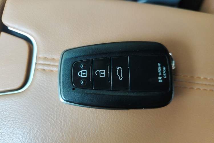 Used Toyota Avalon 2019 Dual-Engine 2.5L Limited Flagship Edition China V Standard Vehicle Key