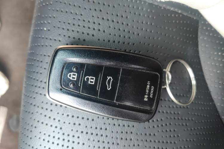 Used Toyota Avalon 2019 2.0L Luxury Edition China VI Standard Vehicle Key