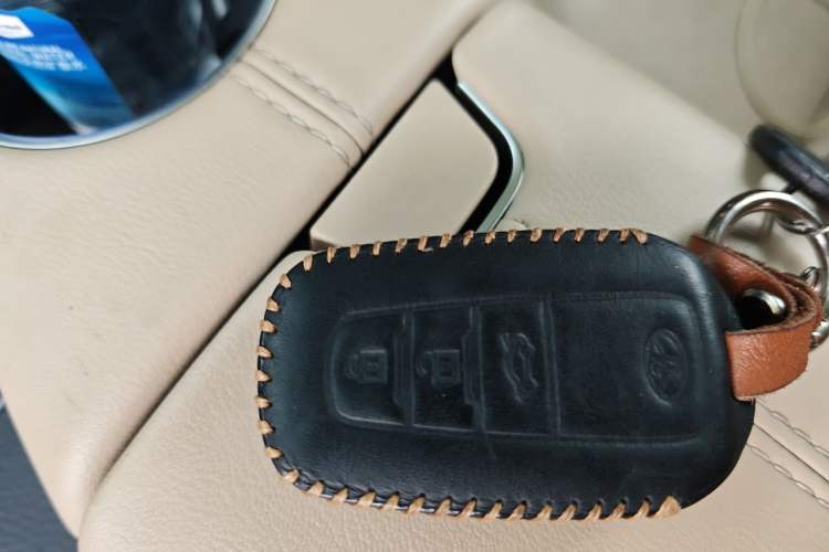 Used Toyota Avalon 2019 2.5L Touring Premium Version China VI Standard Vehicle Key