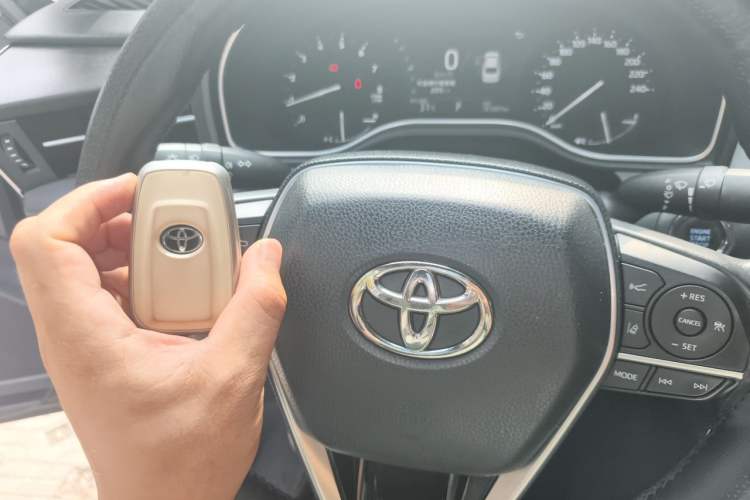 Used Toyota Avalon 2019 2.0L Luxury Edition China VI Standard Vehicle Key