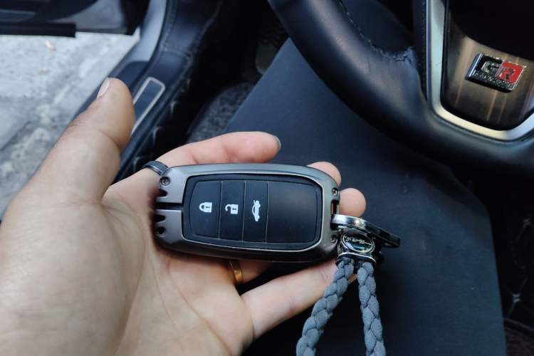 Used Toyota Avalon 2019 2.0L Ambition Edition China VI Vehicle Key