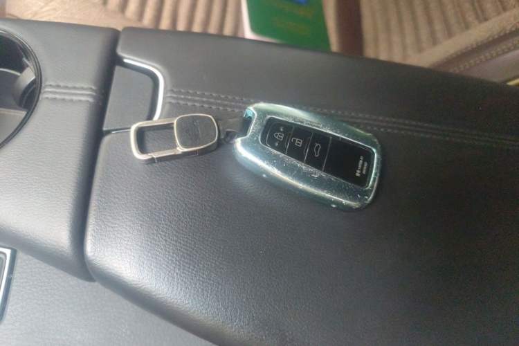 Used Toyota Avalon 2019 2.0L XLE Premium Edition China VI Vehicle Key