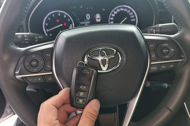 Used Toyota Avalon 2019 2.0L XLE Premium Edition China VI Vehicle Key