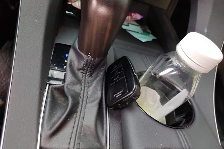 Used Toyota Avalon 2019 2.0L XLE Premium Edition China VI Vehicle Key
