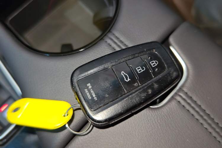 Used Toyota Avalon 2019 2.5L Ambition Version China VI Standard Vehicle Key