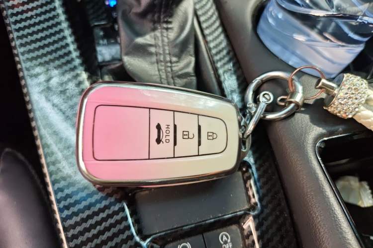 Used Toyota Avalon 2019 2.0L XLE Premium Edition China VI Vehicle Key