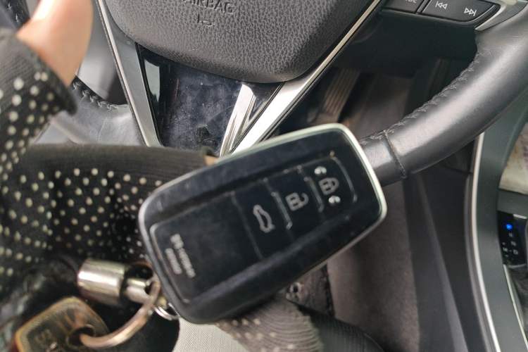 Used Toyota Avalon 2019 2.0L Luxury Edition China VI Standard Vehicle Key