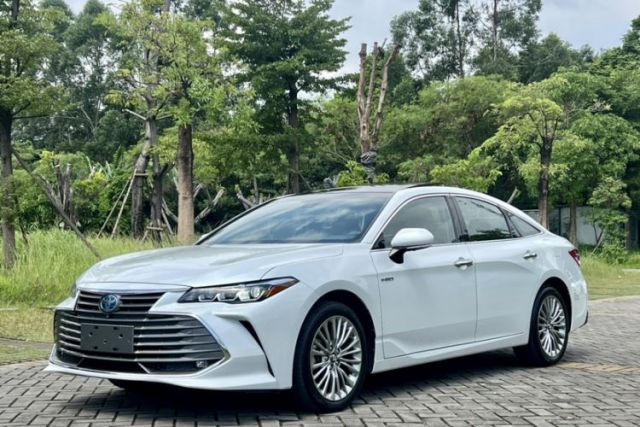 Used Toyota Avalon 2019 Dual-Engine 2.5L Limited Flagship Edition China VI Standard