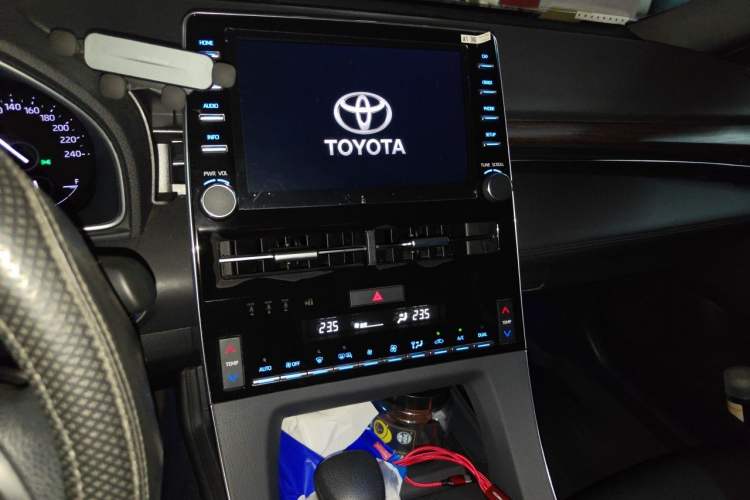 Used Toyota Avalon 2019 2.5L Ambition Version China VI Standard Audio And AC Panel