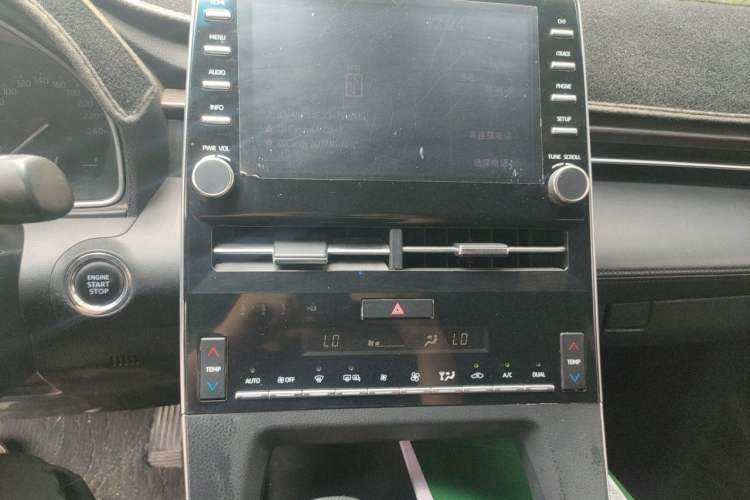 Used Toyota Avalon 2019 2.0L Ambition Edition China VI Audio And AC Panel