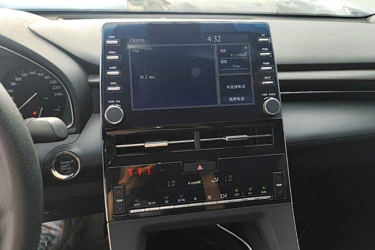 Used Toyota Avalon 2019 2.0L Ambition Edition China VI Audio And AC Panel