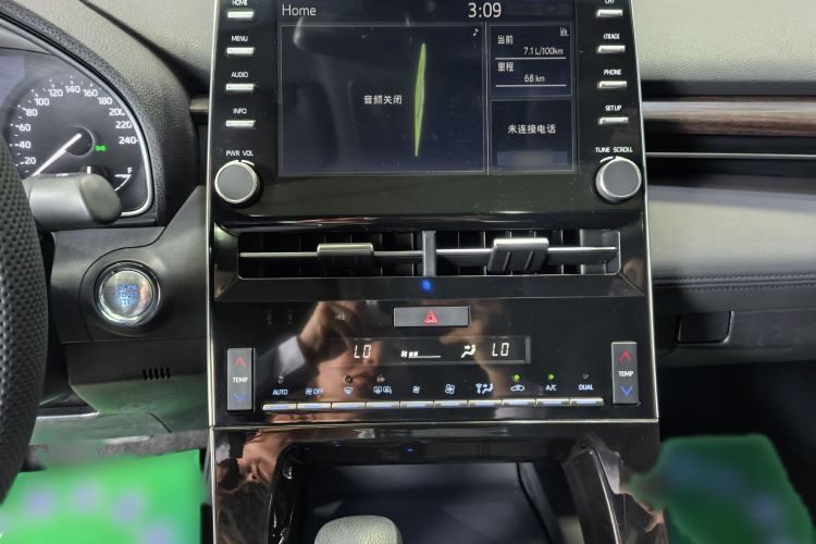 Used Toyota Avalon 2019 2.0L Ambition Edition China VI Audio And AC Panel