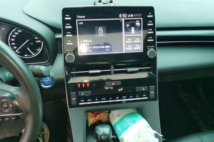 Used Toyota Avalon 2019 Dual-Engine 2.5L XLE Prestige Version China V Standard Audio And AC Panel