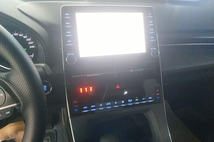 Used Toyota Avalon 2019 2.0L Ambition Edition China VI Audio And AC Panel
