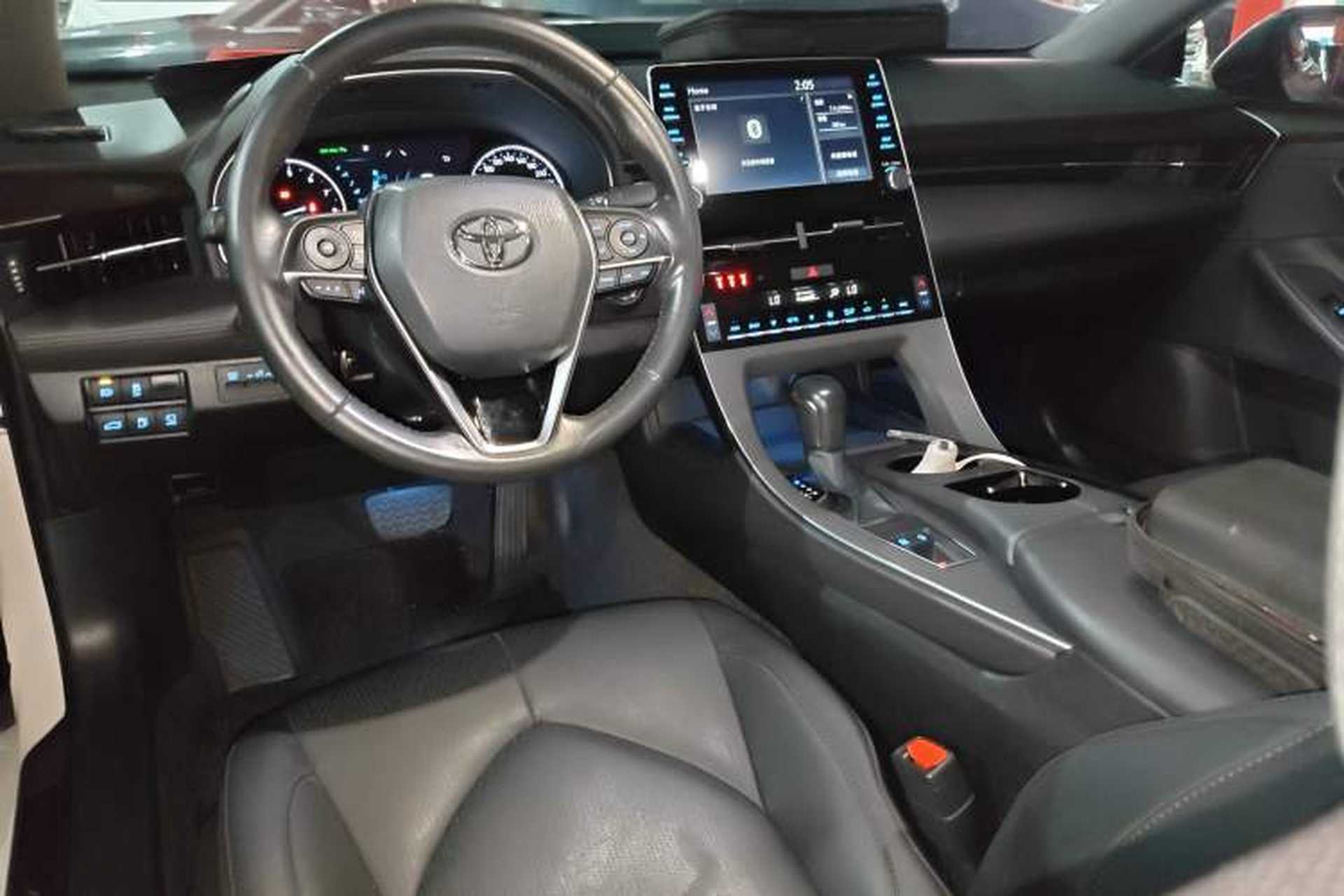 Used Toyota Avalon 2019 2.0L XLE Premium Edition China VI Center Console