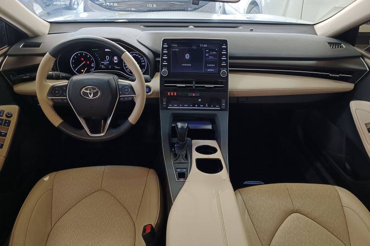 Used Toyota Avalon 2019 2.0L XLE Premium Edition China VI Center Console