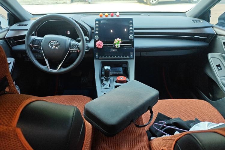 Used Toyota Avalon 2019 2.0L Luxury Edition China VI Standard Center Console